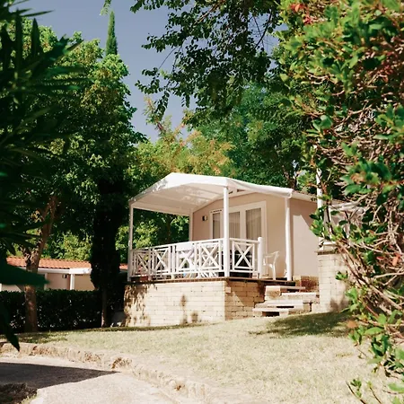 Green Garden Village con piscina, spiaggia riservata e parcheggio-3
