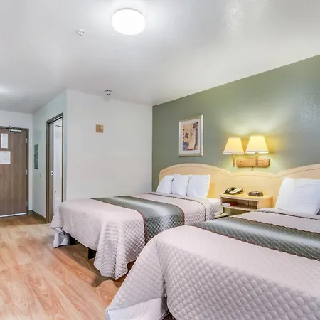 Hometowne Studios & Suites By Red Roof Bentonville-2