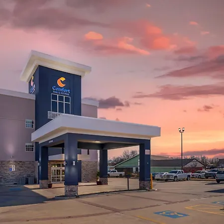 Comfort Inn & Suites-3