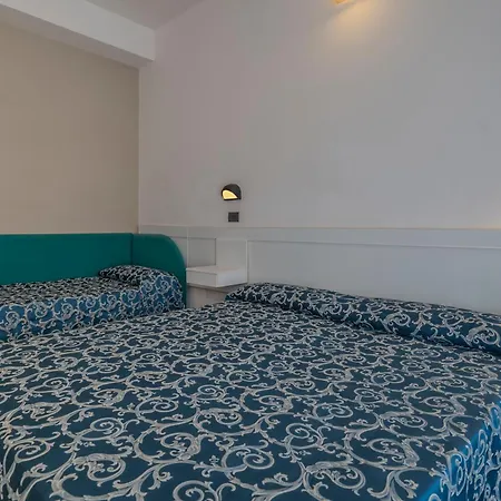 Hotel 2000-3