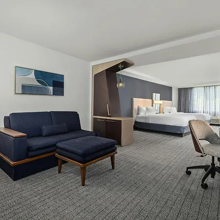 Courtyard By Marriott Oxford-3