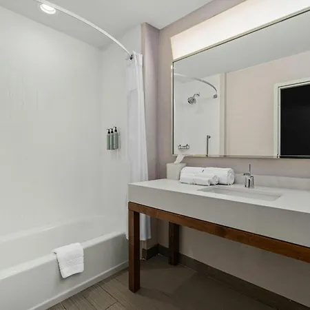 Courtyard By Marriott Oxford-2