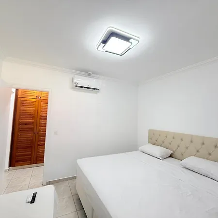 Flat estudio 110 Amarilis Riviera de São Lourenço, 03 piscina climatizada, serviço de hotelaria, limpesa e troca de toalhas diária, carregador veiculo elétrico e servico de praia finais de semana WiFi 500-2
