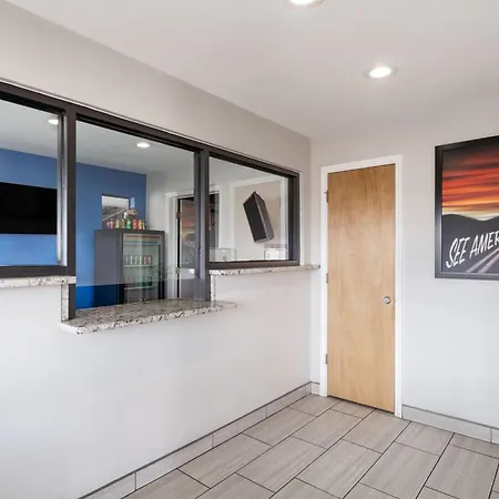 Travelodge By Wyndham Albuquerque West-3