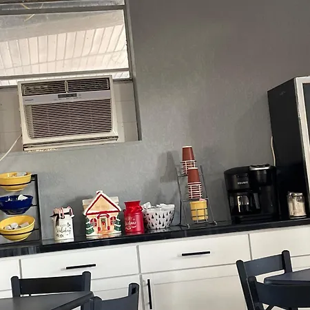 Regency Inn-3