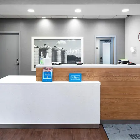 Newly Renovated Hampton Inn Omaha West Lakeside-2