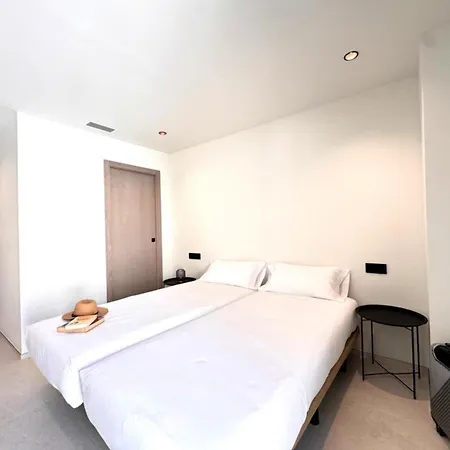 Hugo Beach Hotel & Apartments-2