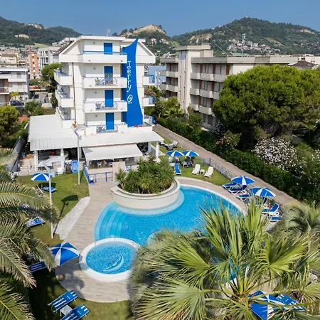 Hotel Jerry - Beachfront & Private Pool-2