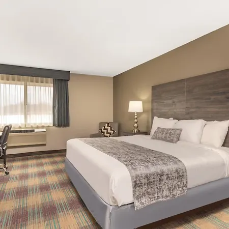Baymont By Wyndham Baldwin-3