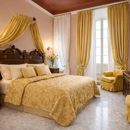 Relais San Lorenzo Historic Centre Rooms & Suites-2