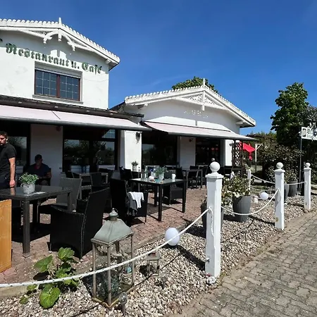 Strand-Hotel Lobbe-3