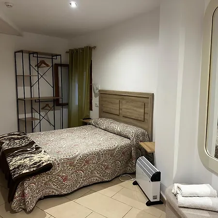 P&R Hostals Codolar-3