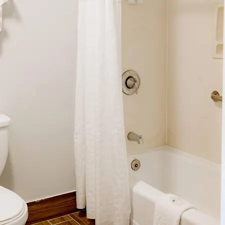 Quality Inn & Suites Lathrop-3