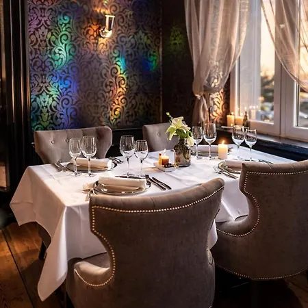 La Reine Hotel & Restaurant-3