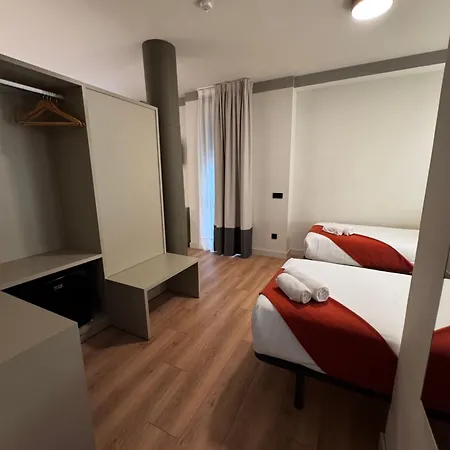 Hostal Sol Square Madrid-3