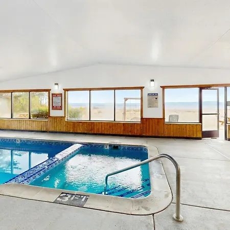 Oscoda Lakeside Hotel-2