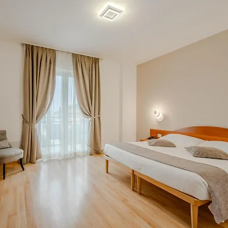 Hotel Nuova Barcaccia-3