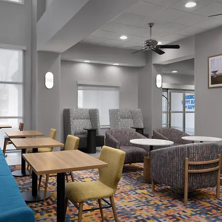 Hampton Inn & Suites Roswell-3