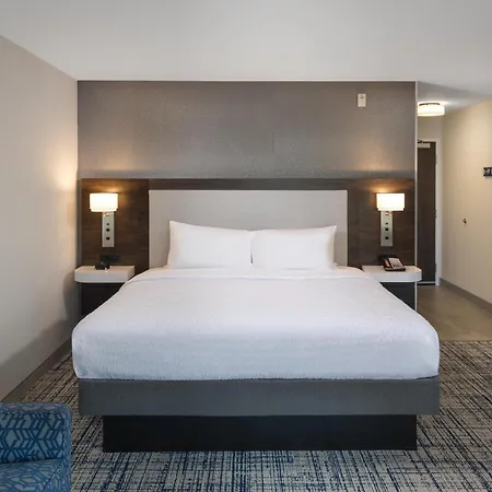Hampton Inn & Suites Manteca-2