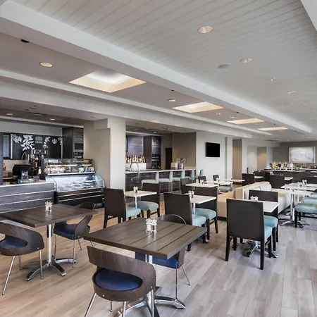 The Island House Hotel A Doubletree By Hilton-3