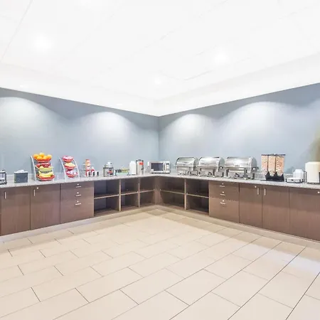 Wingate By Wyndham Niagara Falls-3