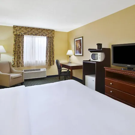 Quality Inn Marshall Near I-69-2