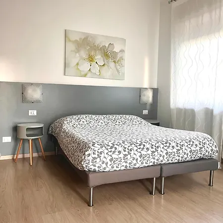 Bella Vita Guesthouse -parcheggio privato interno-3