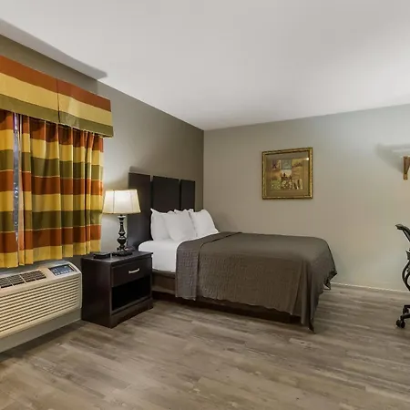 Econo Lodge Inn & Suites Yankton-3