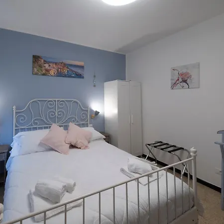 Pippo a Vernazza Rooms-2