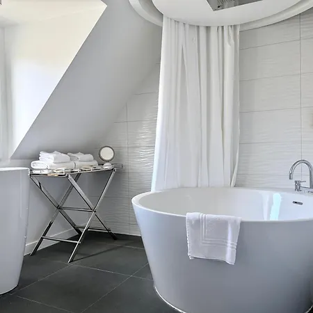 New Hotel Republique-3