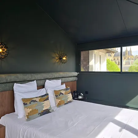 Le Castel Guesthouse-3