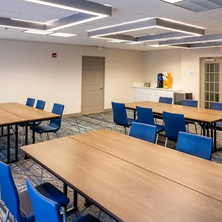 Holiday Inn Express Hotel & Suites Wichita Airport By Ihg-3