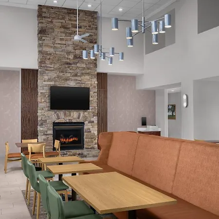 Hampton Inn & Suites Clinton-2