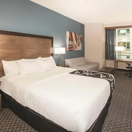 La Quinta Inn & Suites By Wyndham Chicago Downtown-3