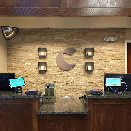 Comfort Inn & Suites Grafton-Cedarburg-2