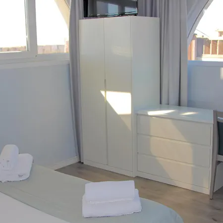 Golden Beach Guest House & Rooftop Bar-2