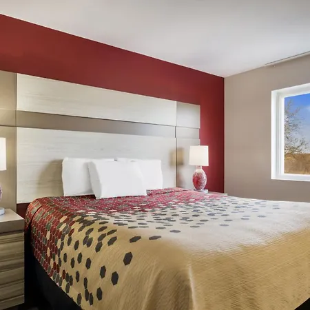 Econo Lodge Inn & Suites Canandaigua - Finger Lakes Area-2