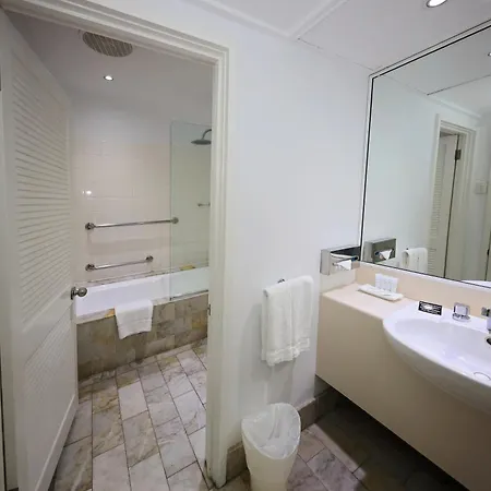 Ramada By Wyndham Cairns City Centre-2