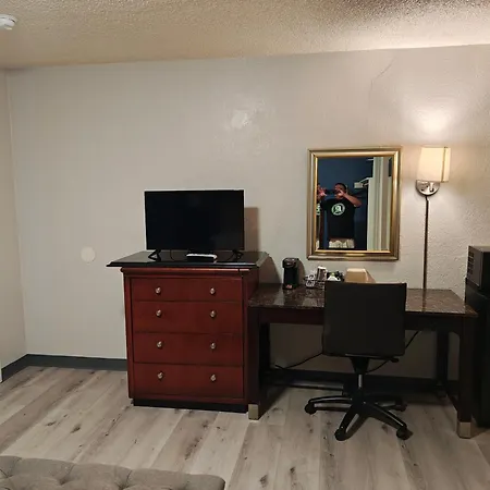 Economy Inn Richmond-3
