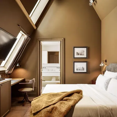 1898 The Post & Porter'S House-3
