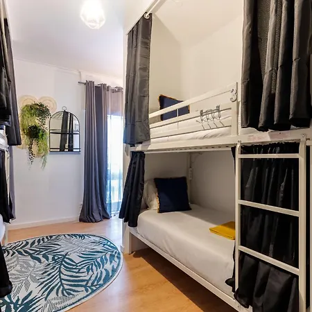 Avenue View Rooms-3