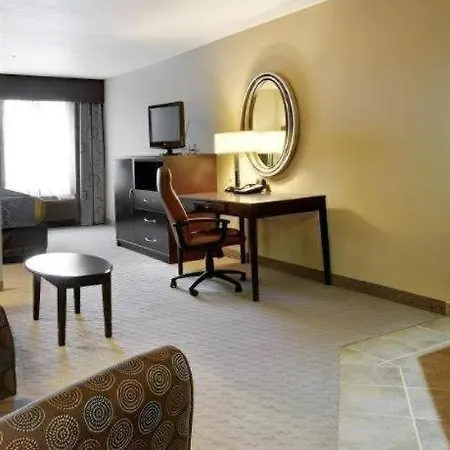 Comfort Suites Near Hot Springs Park-2