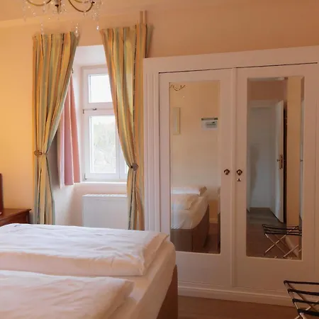 Hotel Weisses Haus-3