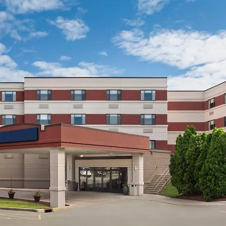 Royle Hotel Milwaukee Airport-2