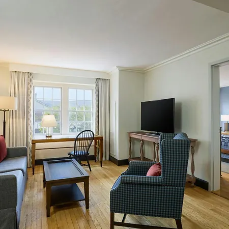 Williamsburg Lodge, Autograph Collection-3