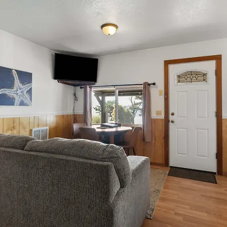 Oceanside Ocean Front Cabins-3