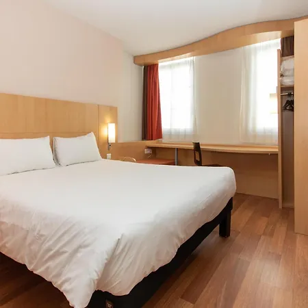 Ibis Rochefort-3