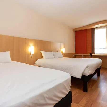 Ibis Rochefort-2