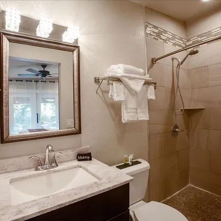 Lantern Light Inn - Romantic Getaway (Adults Only)-3