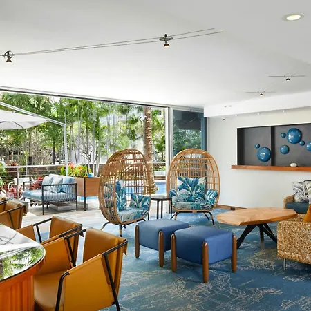 Courtyard By Marriott Waikiki Beach-3
